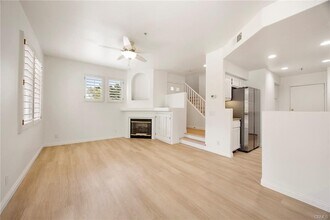 2479 Sunningdale Dr in Tustin, CA - Building Photo - Building Photo
