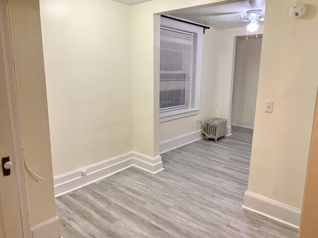 465 Park Dr, Unit C in Boston, MA - Foto de edificio - Building Photo