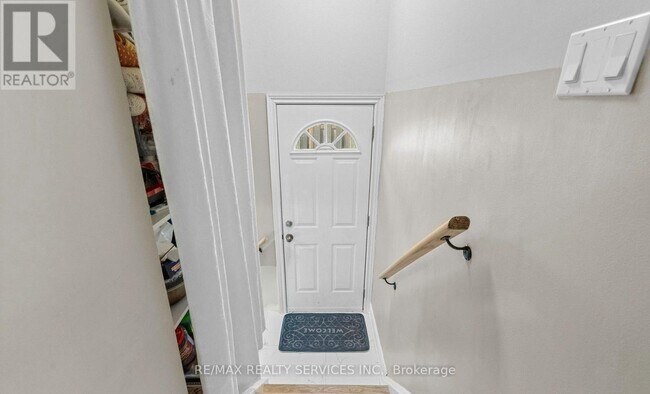 5 Avondale Blvd in Brampton, ON - Building Photo - Building Photo