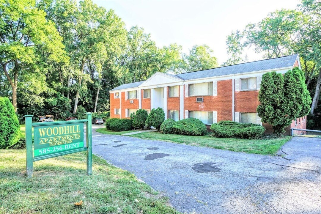 146 Woodhill Dr in Rochester, NY - Building Photo