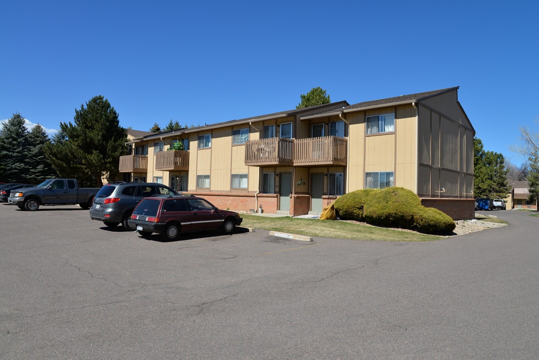 Senior Villa Apartments in Wheat Ridge, CO - Building Photo