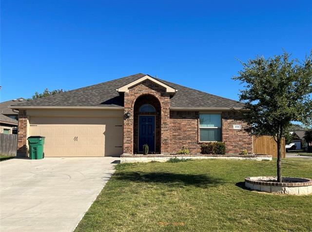 390 Saratoga Dr in Ponder, TX - Building Photo