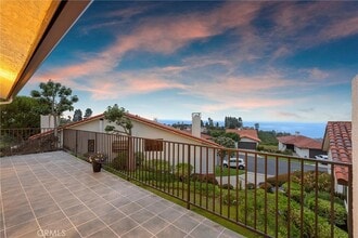 25 Ocean Crest Ct in Rancho Palos Verdes, CA - Building Photo - Building Photo