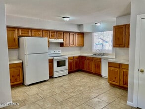 14823 N 60th Ave in Glendale, AZ - Foto de edificio - Building Photo
