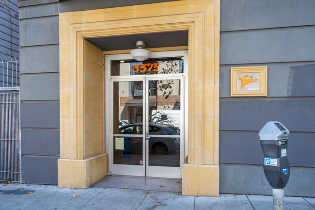 601-621 Valencia St in San Francisco, CA - Foto de edificio - Building Photo