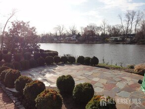 45 Lakeside Dr S in Piscataway, NJ - Building Photo - Building Photo