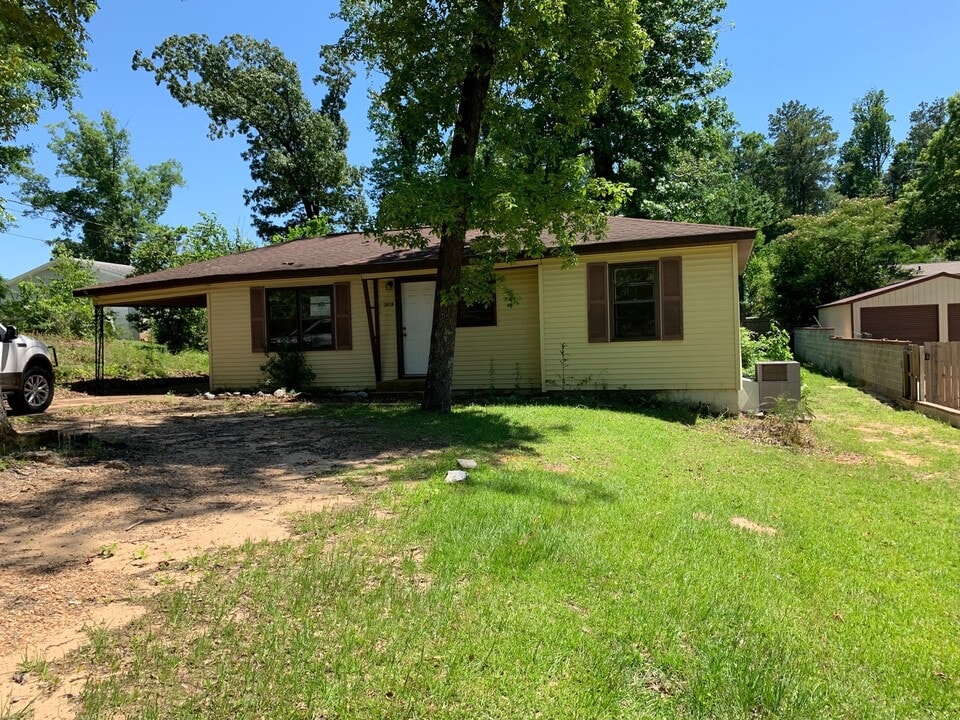 2725 1st St E in Tuscaloosa, AL - Building Photo