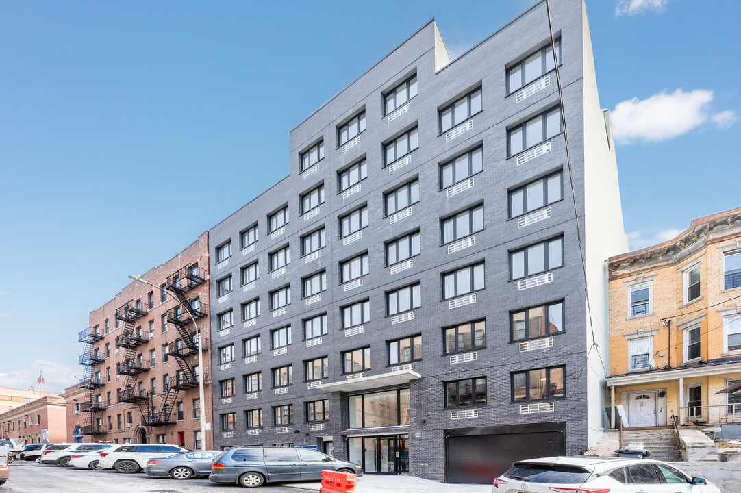 2104 Ryer Ave in Bronx, NY - Building Photo