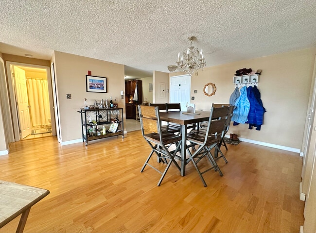 30 Revere Beach Pky, Unit 505 in Medford, MA - Foto de edificio - Building Photo