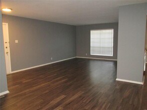 10372 Forest Brook Ln in St. Louis, MO - Building Photo - Building Photo