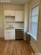 2 Cypress St, Unit 1 in Somerville, MA - Foto de edificio - Building Photo