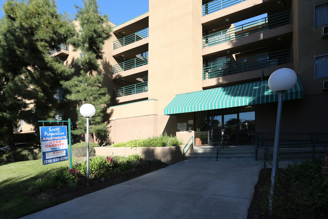 Sundial Cardiff Apartments in Los Angeles, CA - Foto de edificio