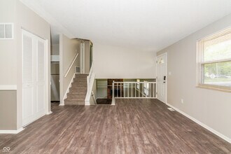 470 Meadow Cir in Greenwood, IN - Building Photo - Building Photo