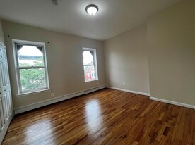 9 Madison Ave, Unit 2 in Jersey City, NJ - Building Photo - Building Photo