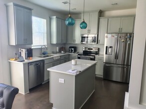 215 N Auburn Landing Pl in Auburn, GA - Foto de edificio - Building Photo