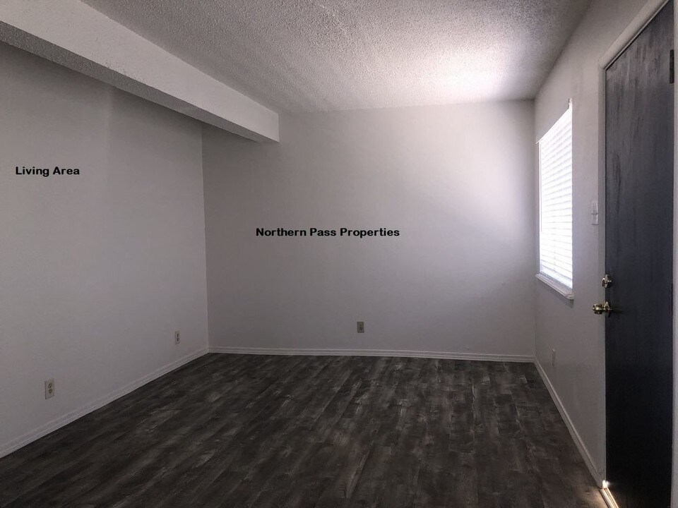 5209 Carousel Dr-Unit -6 in El Paso, TX - Building Photo