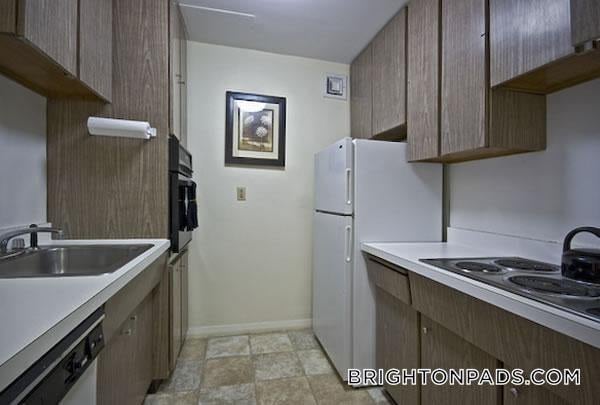 1455 Commonwealth Ave in Boston, MA - Building Photo - Building Photo
