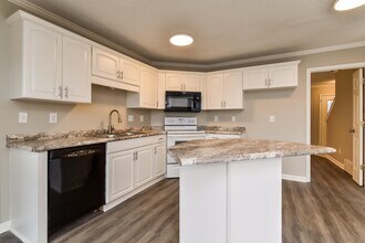 4960 Grand Pines Dr in Memphis, TN - Building Photo - Building Photo