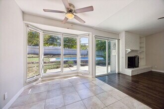 9711 Marlborough Dr in Austin, TX - Foto de edificio - Building Photo