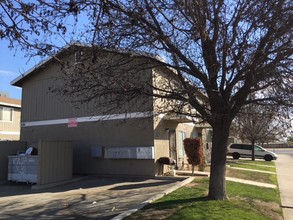 6215 S H St in Bakersfield, CA - Building Photo - Other