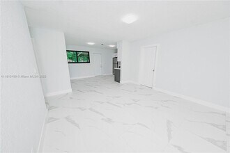 1011 SW 25th Ave in Fort Lauderdale, FL - Building Photo - Building Photo