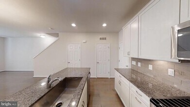 42727 Eildon Terrace, Unit 71 RE in Ashburn, VA - Building Photo - Building Photo