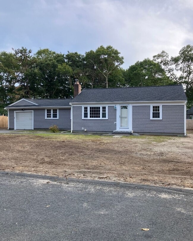 property at 33 Mynelle Dr