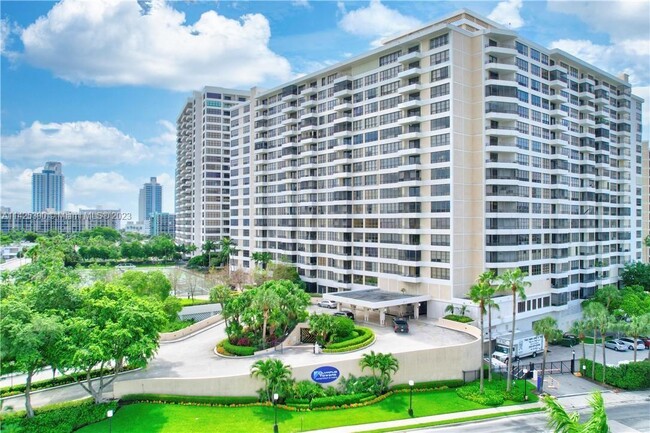 2500 Parkview Dr, Unit olympus in Hallandale Beach, FL - Building Photo - Building Photo