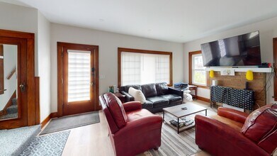 806 Sylvan Ave in Ann Arbor, MI - Building Photo - Building Photo