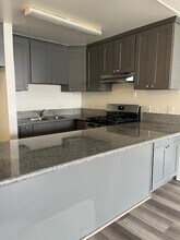 123 Mariposa N Ave, Unit 11 in Los Angeles, CA - Foto de edificio - Building Photo
