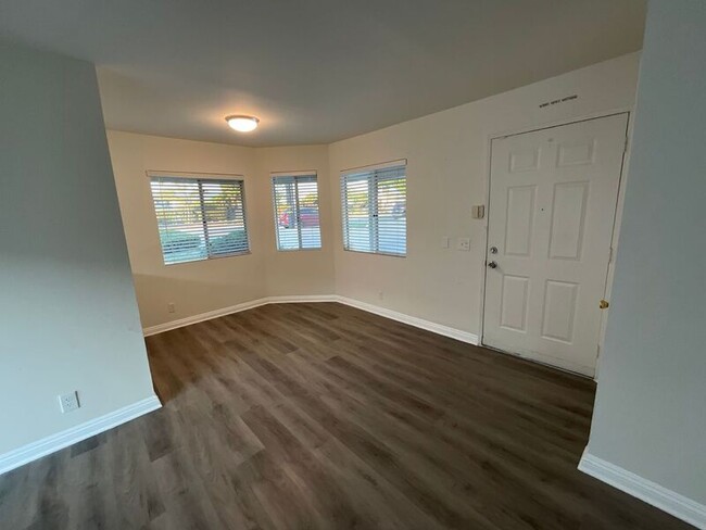 638 E Badillo St in Covina, CA - Foto de edificio - Building Photo