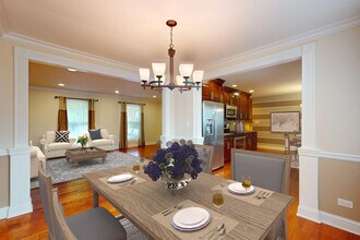 1327 Larchmont Dr in Buffalo Grove, IL - Foto de edificio - Building Photo