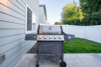 5 S Kellogg St in Kennewick, WA - Building Photo - Building Photo