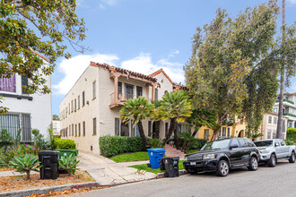 347-349 N Genesee Ave in Los Angeles, CA - Building Photo - Primary Photo