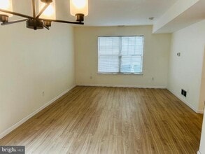 410 Aldeberan Dr in Washington Township, NJ - Foto de edificio - Building Photo