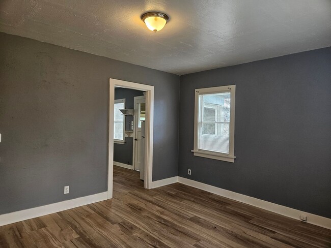 property at 943 17th St