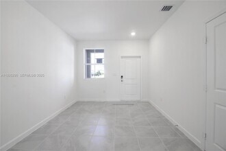 2747 SE 25th Ave in Homestead, FL - Building Photo - Building Photo