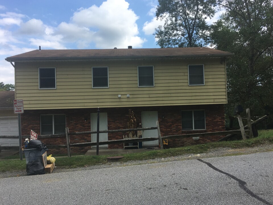 5 Oak Drive Cir in Bethlehem, WV - Building Photo