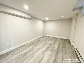 135 P St, Unit 1 in Boston, MA - Building Photo - Building Photo