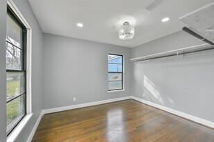 1913 Scarborough Ln in Pasadena, TX - Building Photo