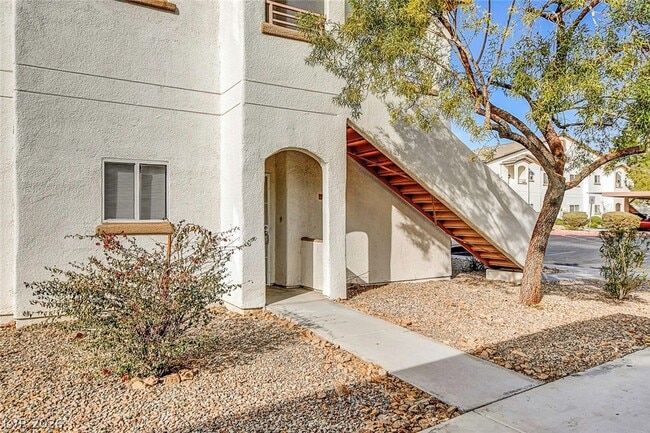 5650 E Sahara Ave in Las Vegas, NV - Building Photo - Building Photo