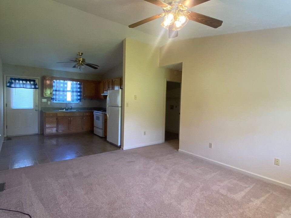 5641-5643 Byrd Rd in Russellville, TN - Foto de edificio