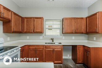 4683 Highpoint Ln in Atlanta, GA - Foto de edificio - Building Photo