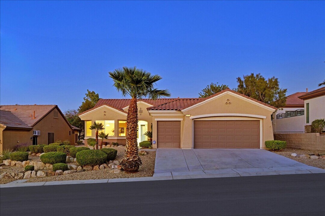 2110 Fort Sanders St in Henderson, NV - Building Photo