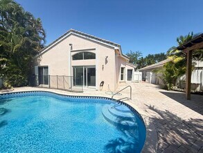4891 SW 34th Terrace in Fort Lauderdale, FL - Building Photo - Building Photo