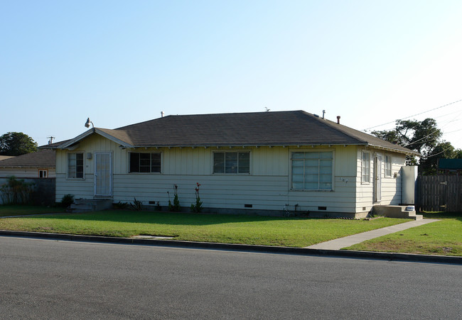 107-117 Princeton Ave in Oxnard, CA - Foto de edificio - Building Photo