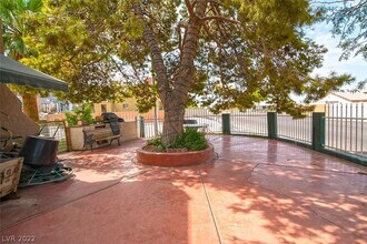 2185 Exeter Dr in Las Vegas, NV - Building Photo - Building Photo