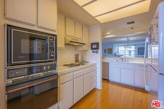 2960 Neilson Way in Santa Monica, CA - Building Photo - Building Photo