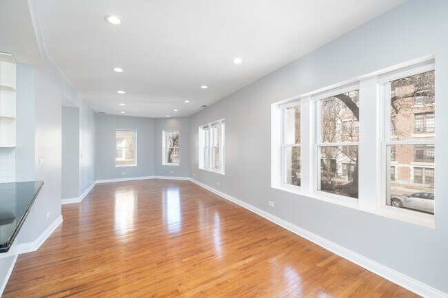 1145 W Lunt Ave in Chicago, IL - Building Photo - Interior Photo