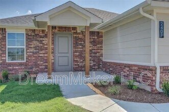 2401 28th Ter in Chickasha, OK - Building Photo - Building Photo